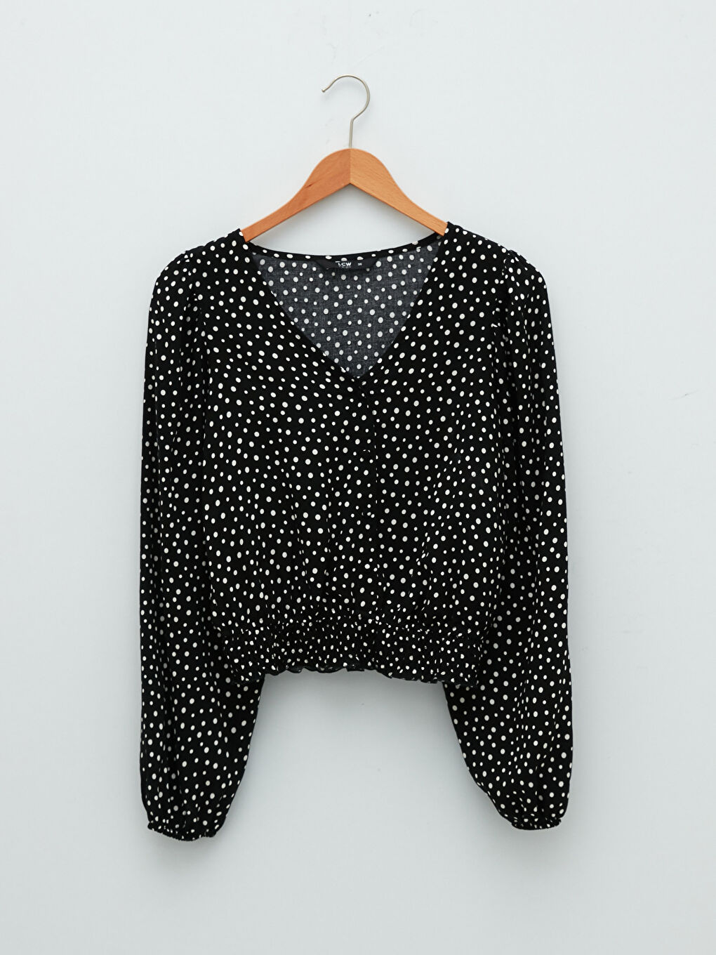 Siyah V Yaka Puantiyeli Uzun Kollu Viskon Kadın Bluz-4