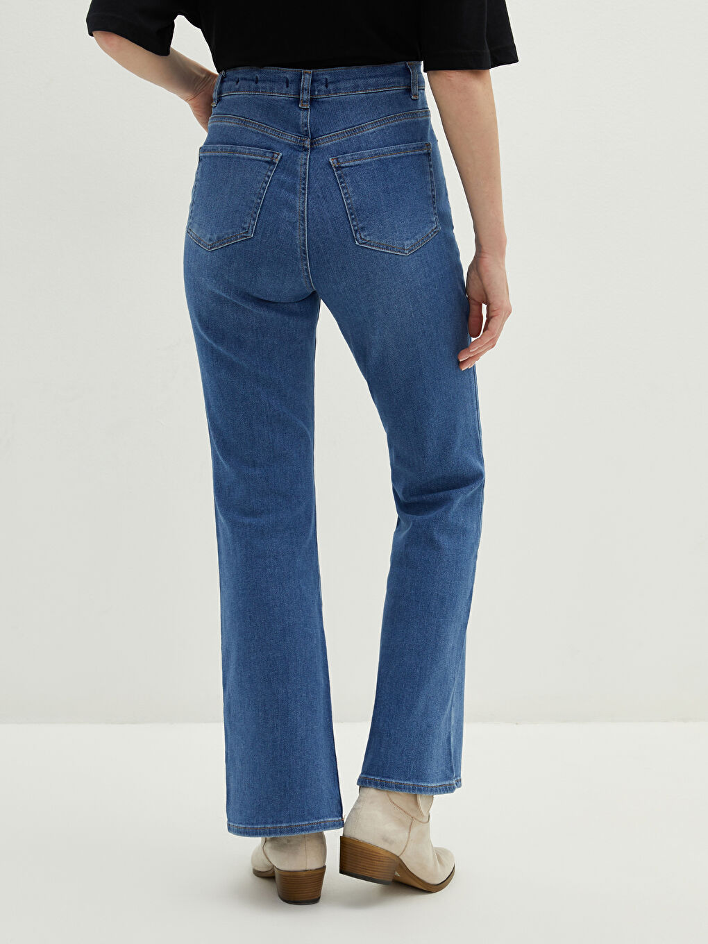 İndigo Standart Fit Cep Detaylı İspanyol Paça Kadın Rodeo Jean Pantolon-2