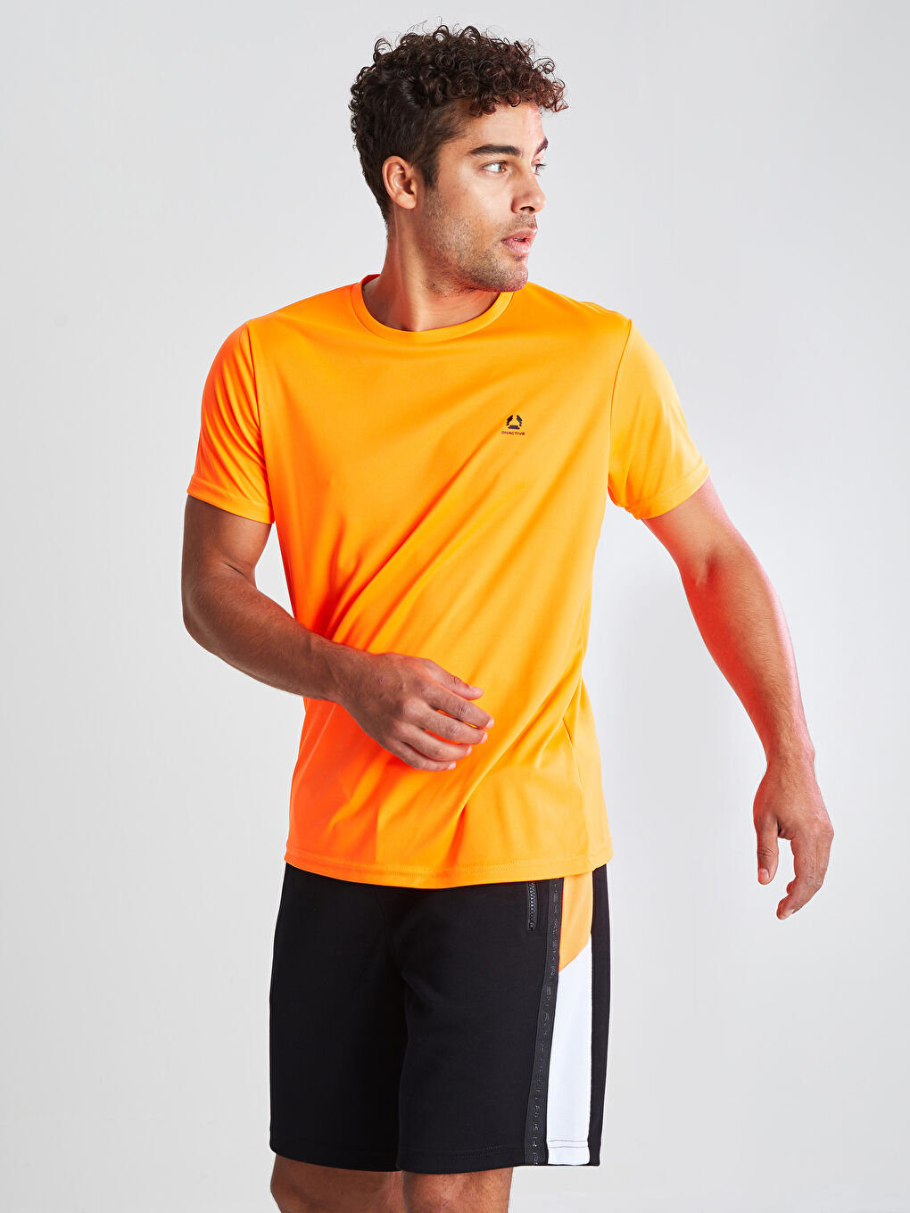 تيشيرت رياضي كم قصير بياقة دائرية للرجال-2