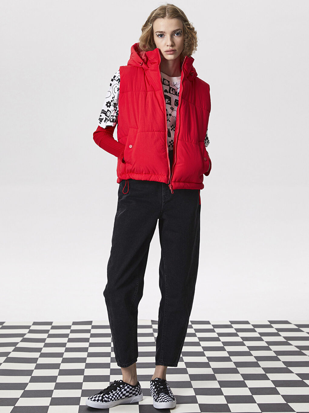 Kırmızı Kadın Kapüşonlu Düz Şişme Yelek-4