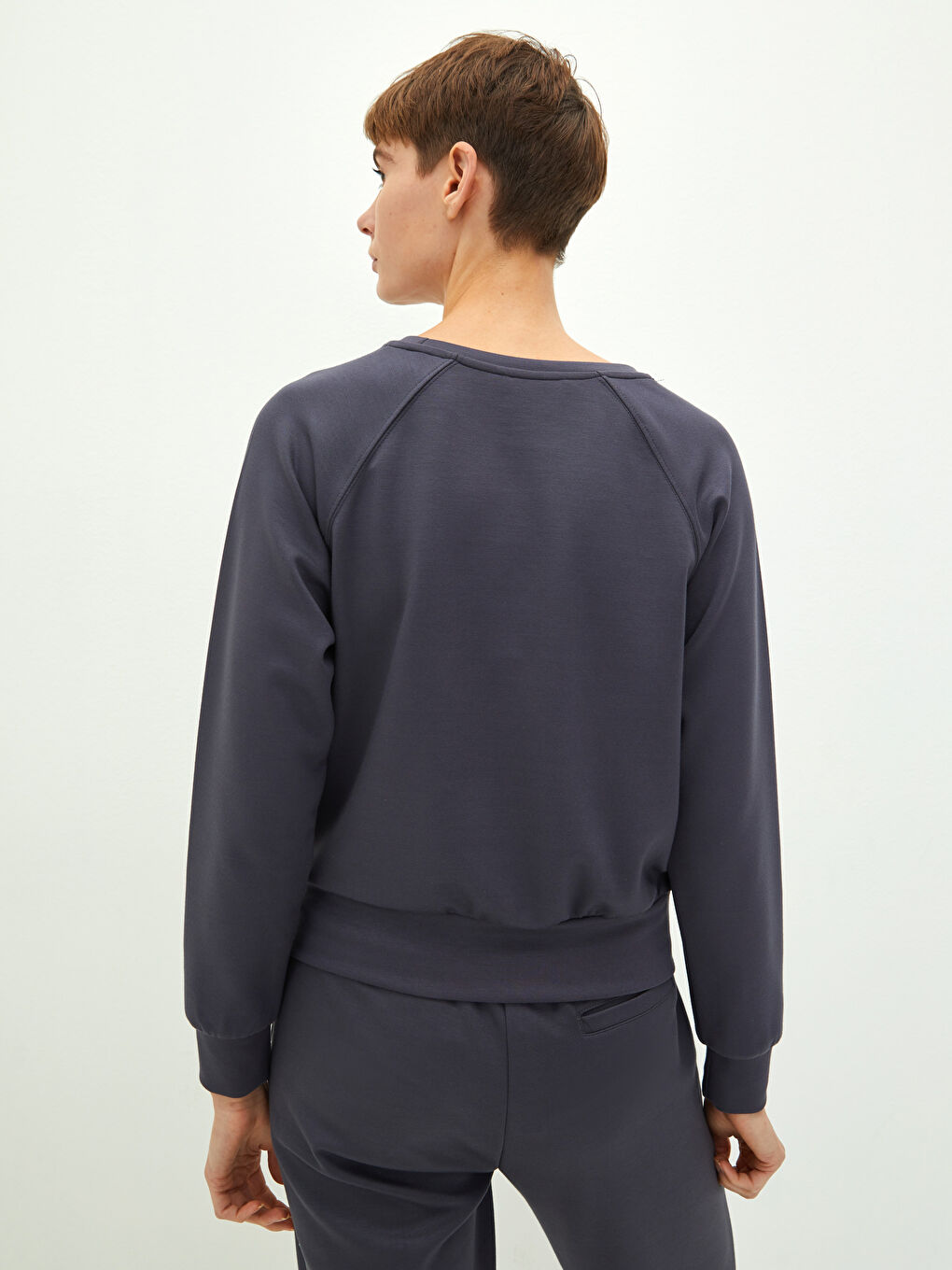 Crew Neck Plain Long Sleeve Women's Sweatshirt-4