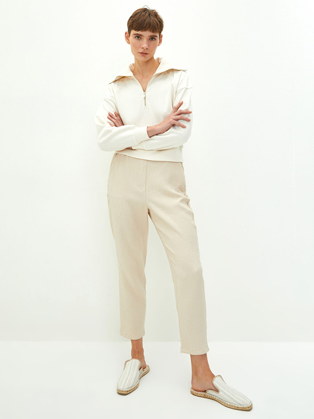 Ekru Dik Yaka Düz Uzun Kollu Kadın Crop-2