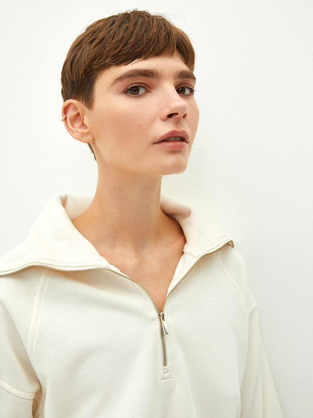 Ekru Dik Yaka Düz Uzun Kollu Kadın Crop-3