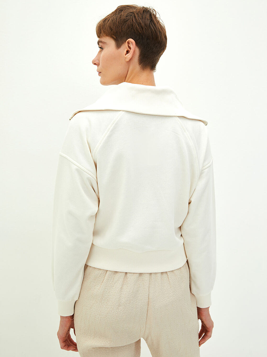 Ekru Dik Yaka Düz Uzun Kollu Kadın Crop-4