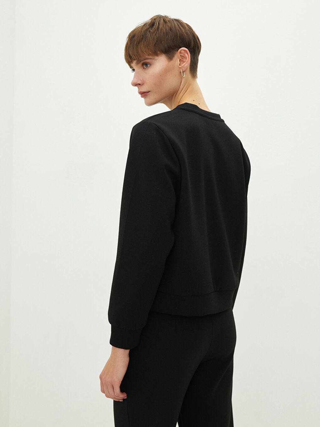 Siyah Bisiklet Yaka Düz Uzun Kollu Kadın Sweatshirt-4