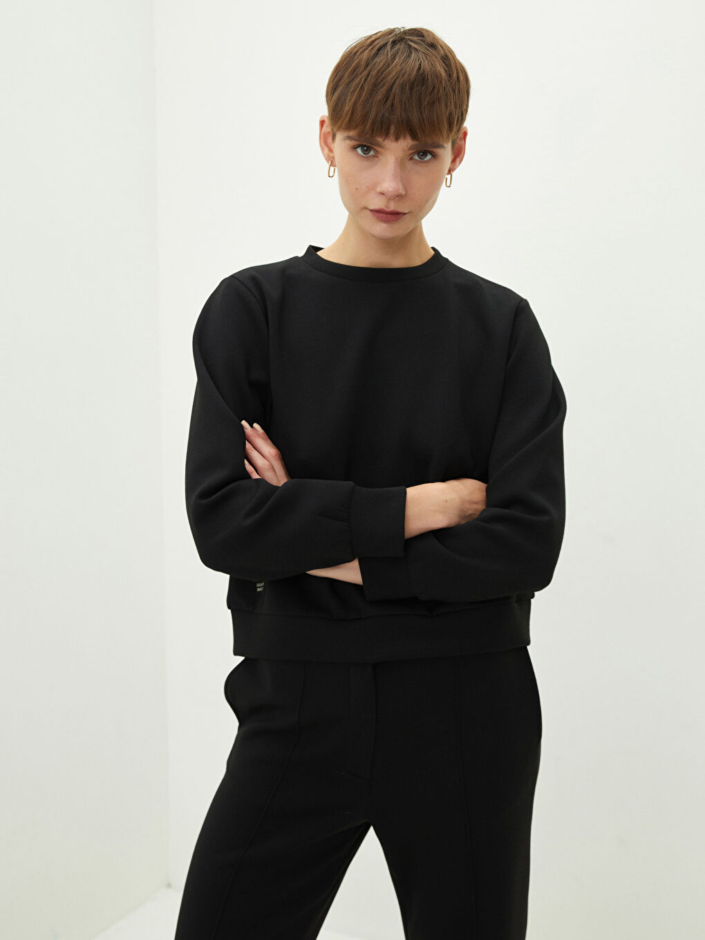 Siyah Bisiklet Yaka Düz Uzun Kollu Kadın Sweatshirt-1