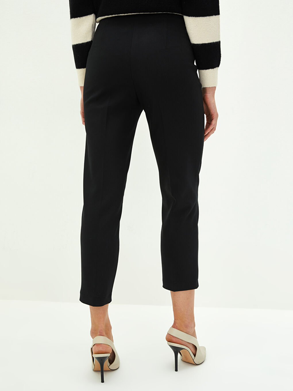 Siyah Yüksek Bel Cep Detaylı Kadın Pantolon-3