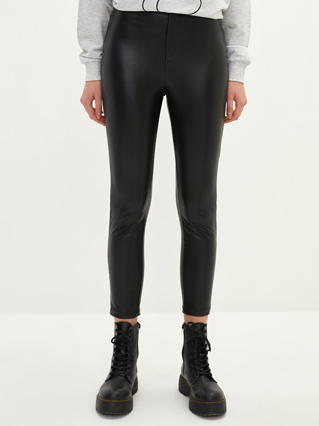 Pantaloni Standard Fit Regular din Piele Ecologică pentru Femei-3