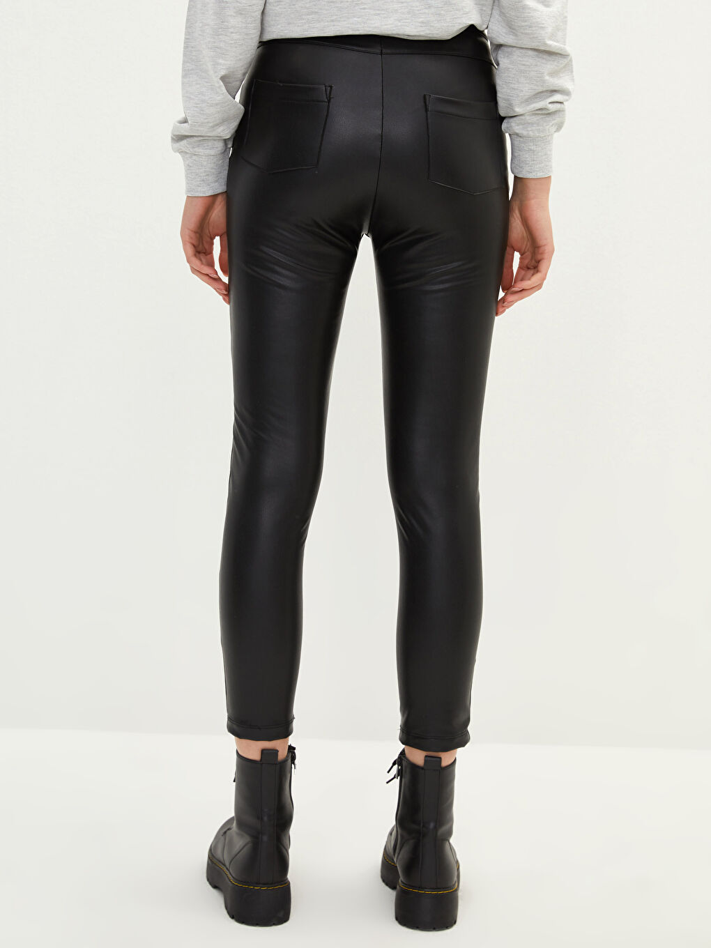 Pantaloni Standard Fit Regular din Piele Ecologică pentru Femei-4