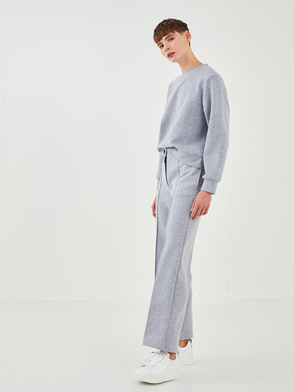 Gri Yüksek Bel Bol Fit Düz Cep Detaylı Kadın Pantolon-1