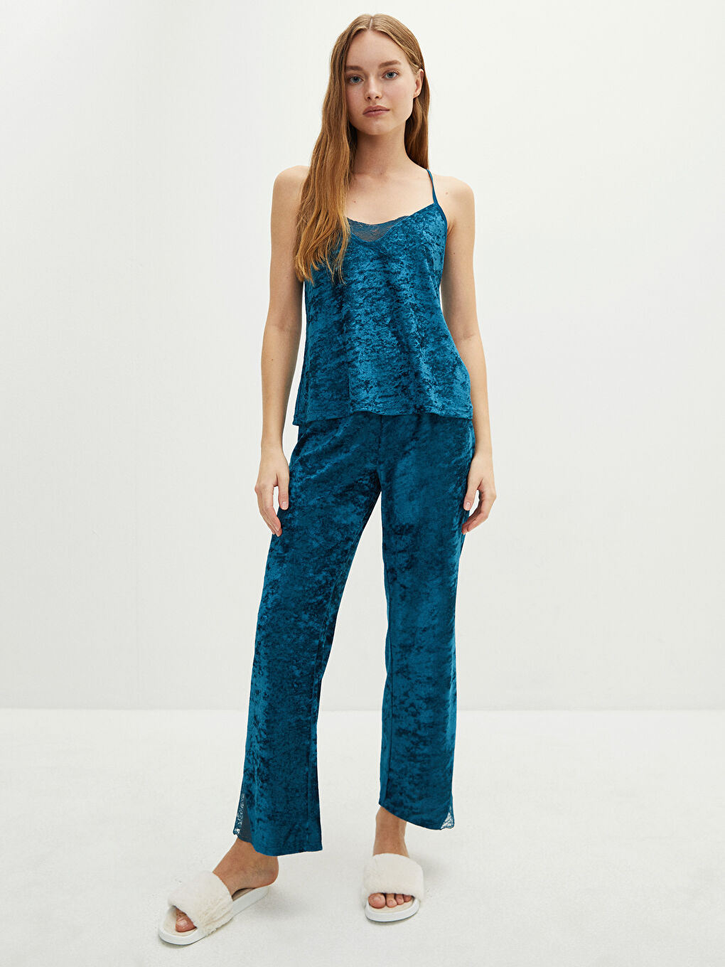 LCW DREAM V-Neck Thin Strap Plain Velvet Women's Pajamas Set -W1DU28Z8-HLV