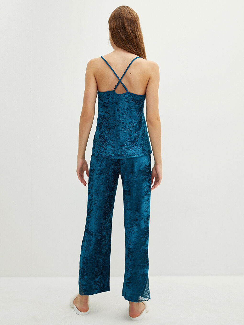 LCW DREAM V-Neck Thin Strap Plain Velvet Women's Pajamas Set -W1DU28Z8-HLV