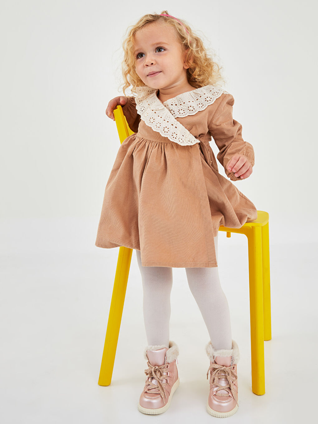 Kahverengi Dantel Fırfır Detaylı V Yaka Uzun Kollu Kadife Kız Bebek Elbise-1
