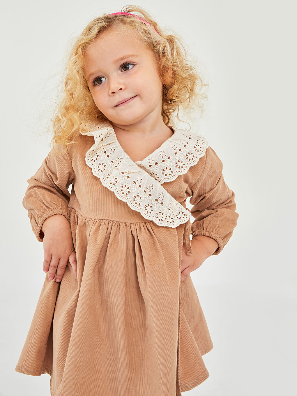 Kahverengi Dantel Fırfır Detaylı V Yaka Uzun Kollu Kadife Kız Bebek Elbise-2