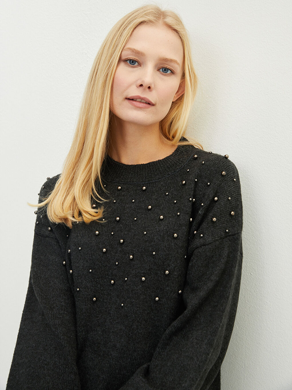 Crew Neck Embellished Women's Knitwear Sweater-3