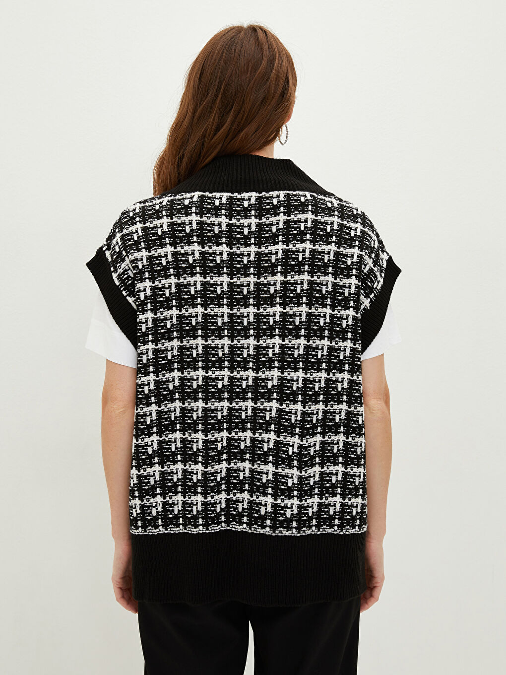 Siyah V Yaka Kolsuz Desenli Kadın Triko Süveter-4