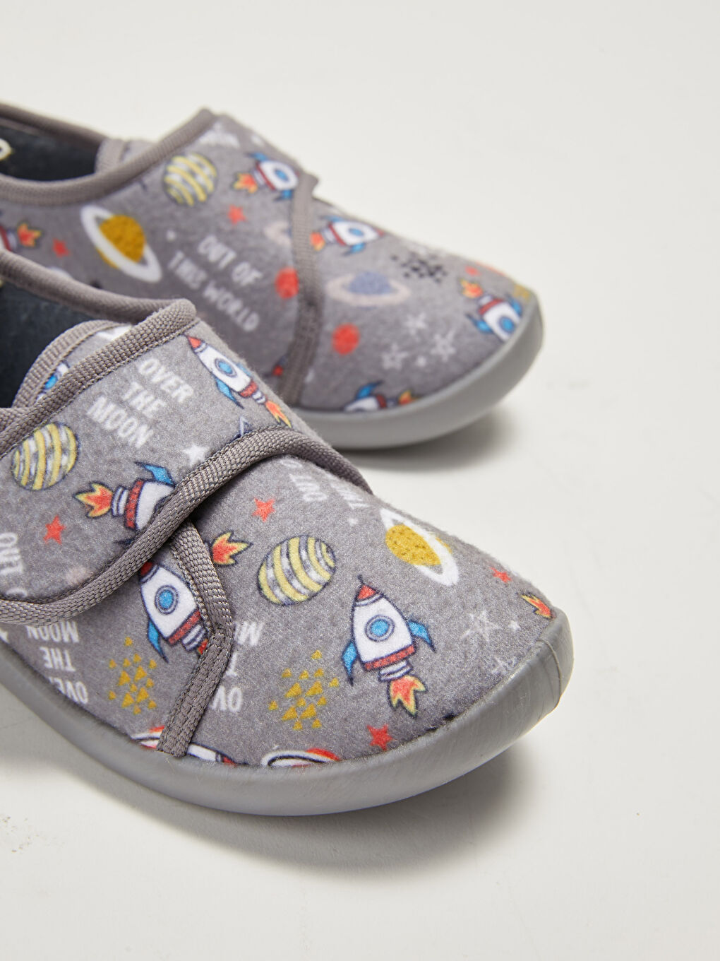 Gri Baskılı Cırt Cırtlı Erkek Çocuk Panduf-4