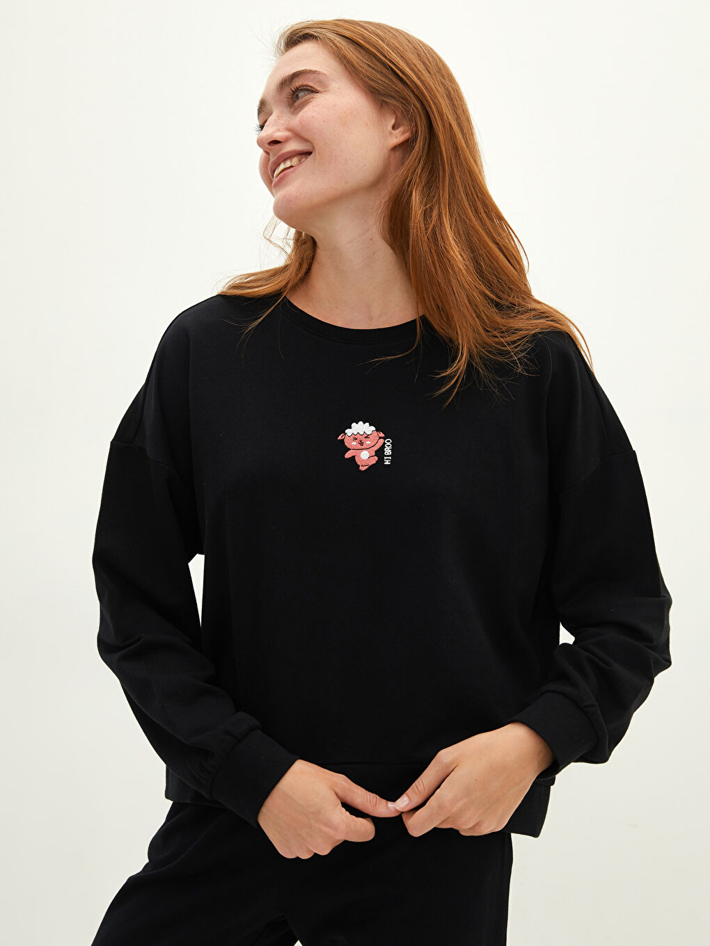 Siyah Bisiklet Yaka Nakışlı Uzun Kollu Kadın Pijama Takımı-3