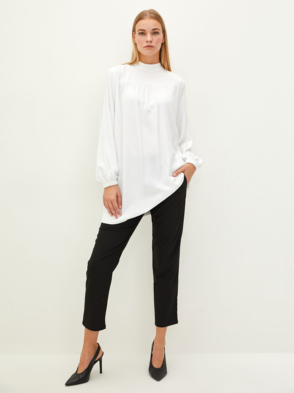 Siyah Beli Lastikli Rahat Kalıp Cep Detaylı Kadın Pantolon-1