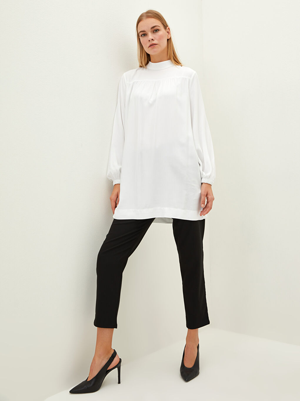 Siyah Beli Lastikli Rahat Kalıp Cep Detaylı Kadın Pantolon-3