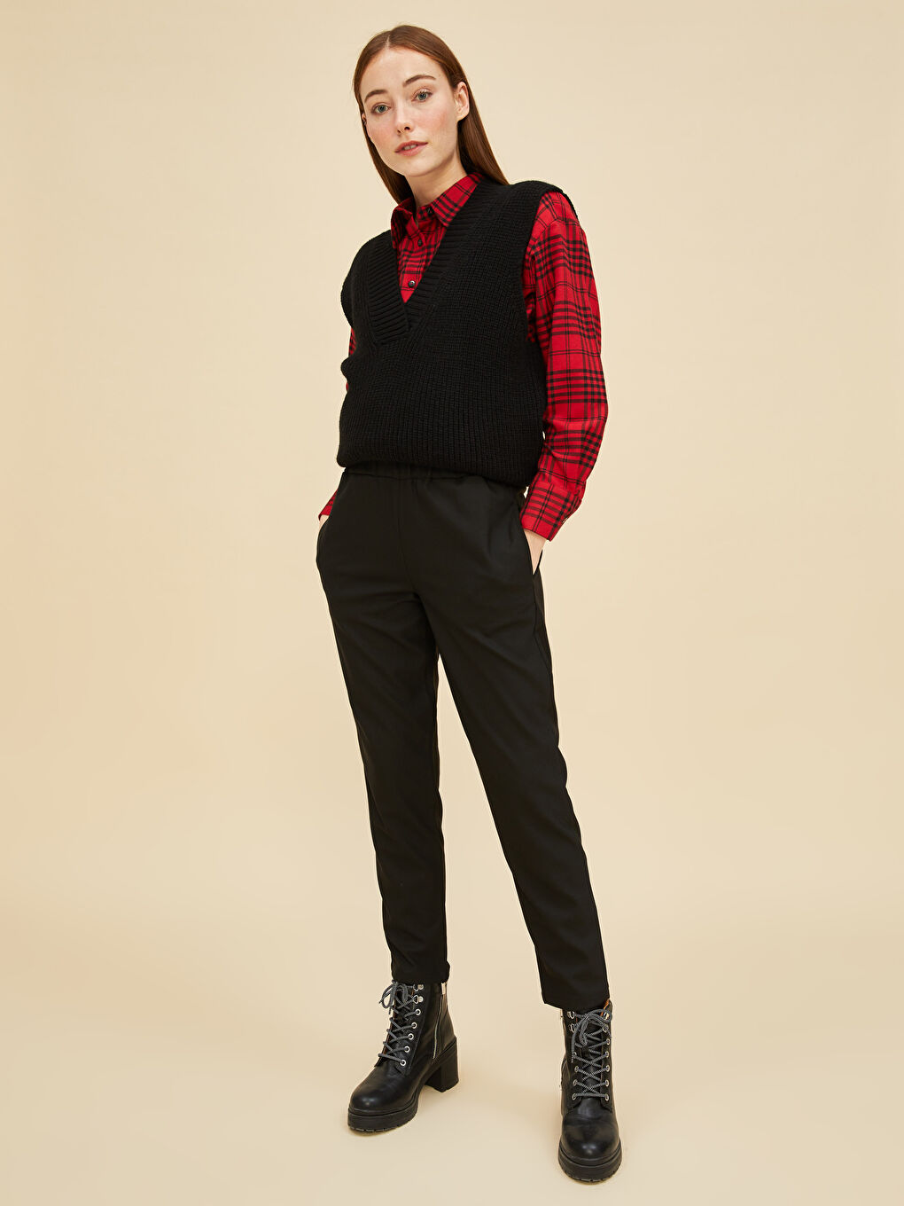 Siyah Beli Lastikli Rahat Kalıp Cep Detaylı Kadın Pantolon-2