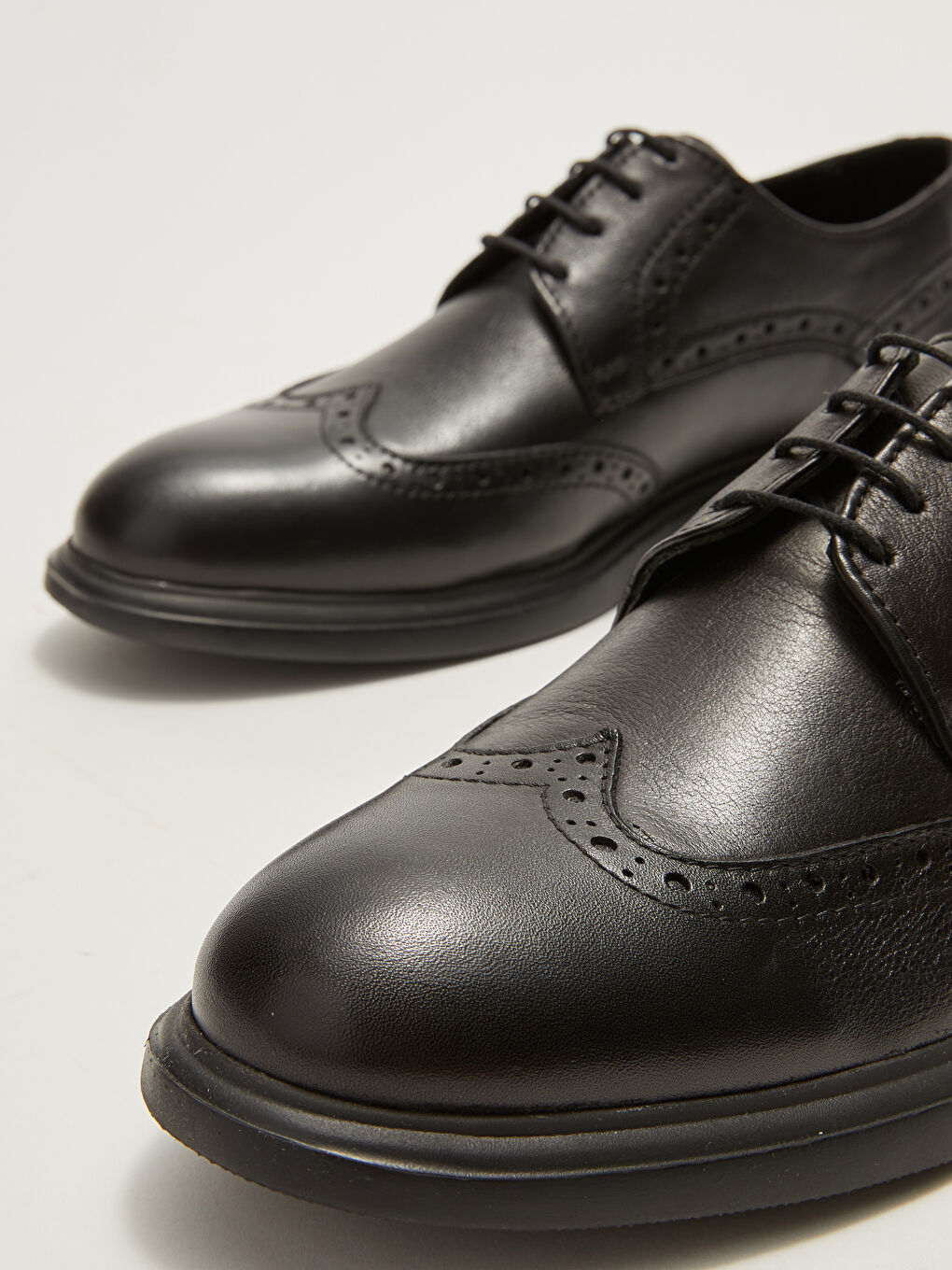 أحذية كلاسيكية جلدية مزينة بغرز زخرفية بأربطة للرجال-2