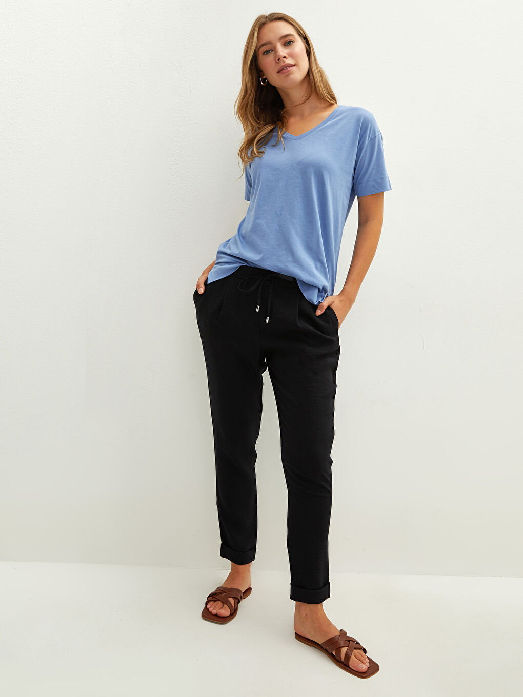 Siyah Beli Lastikli Rahat Kalıp Düz Cep Detaylı Kadın Pantolon-1