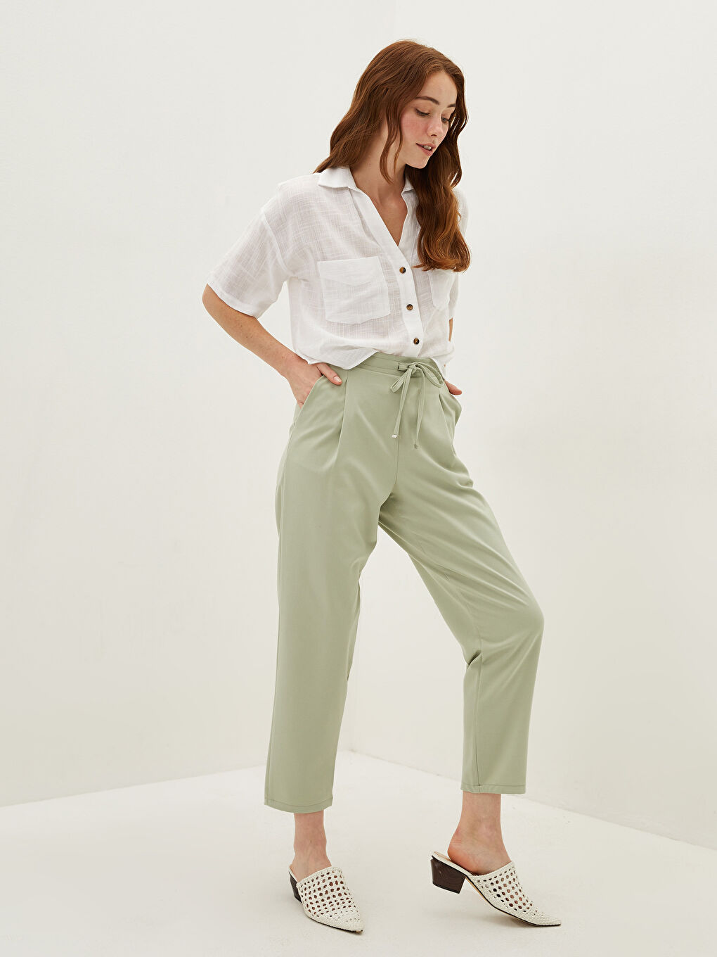 Yeşil Beli Lastikli Düz Cep Detaylı Kadın Pantolon-2