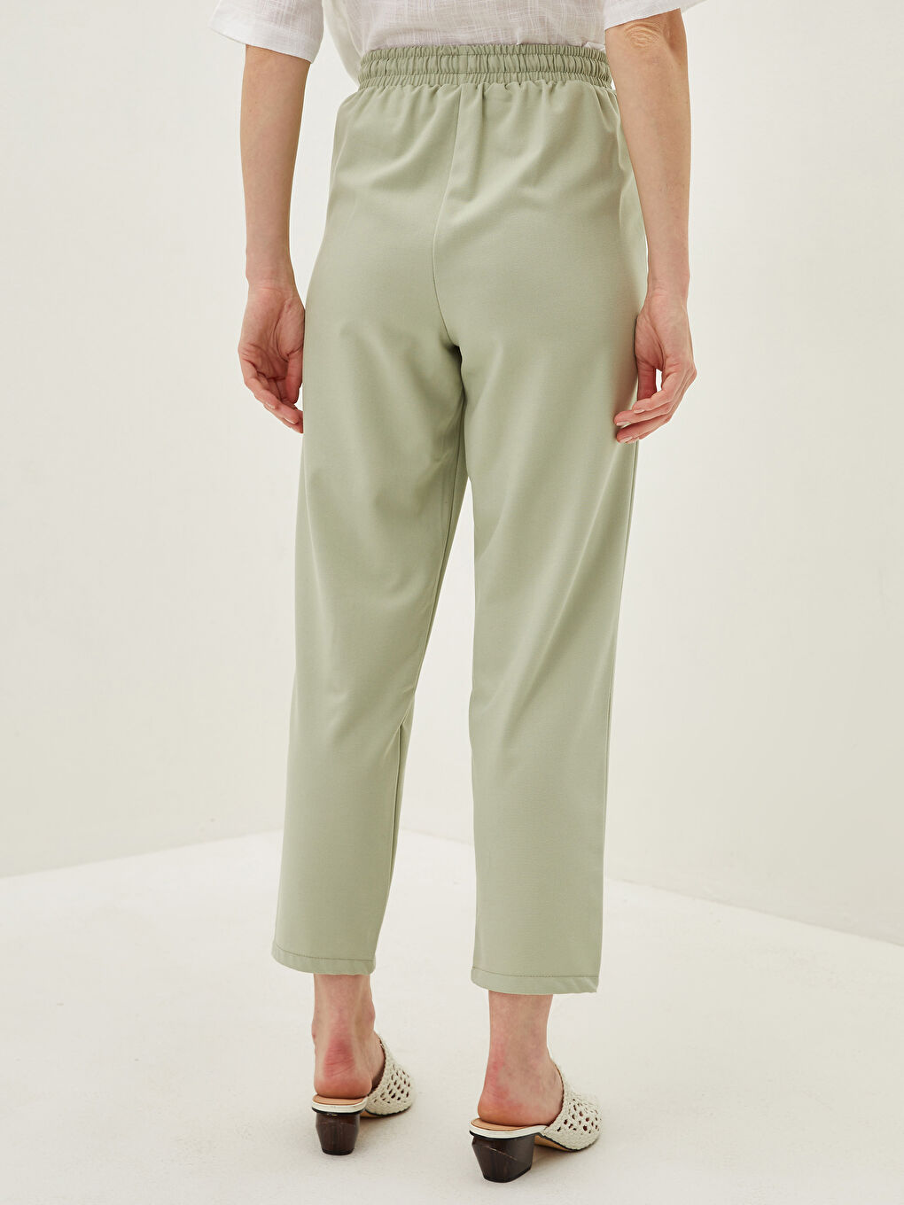 Yeşil Beli Lastikli Düz Cep Detaylı Kadın Pantolon-4