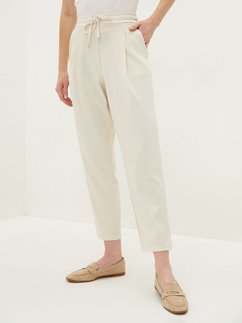 Bej Beli Lastikli Düz Cep Detaylı Kadın Pantolon-3