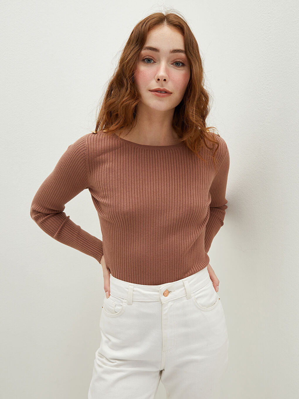 Женский трикотажный свитер с вырезом лодочкой и длинными рукавами-2