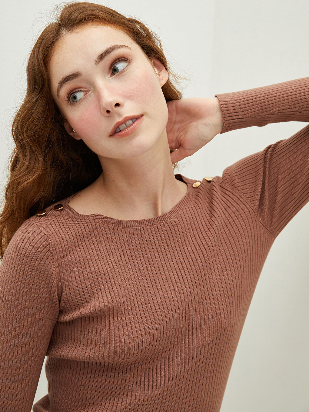 Женский трикотажный свитер с вырезом лодочкой и длинными рукавами-5