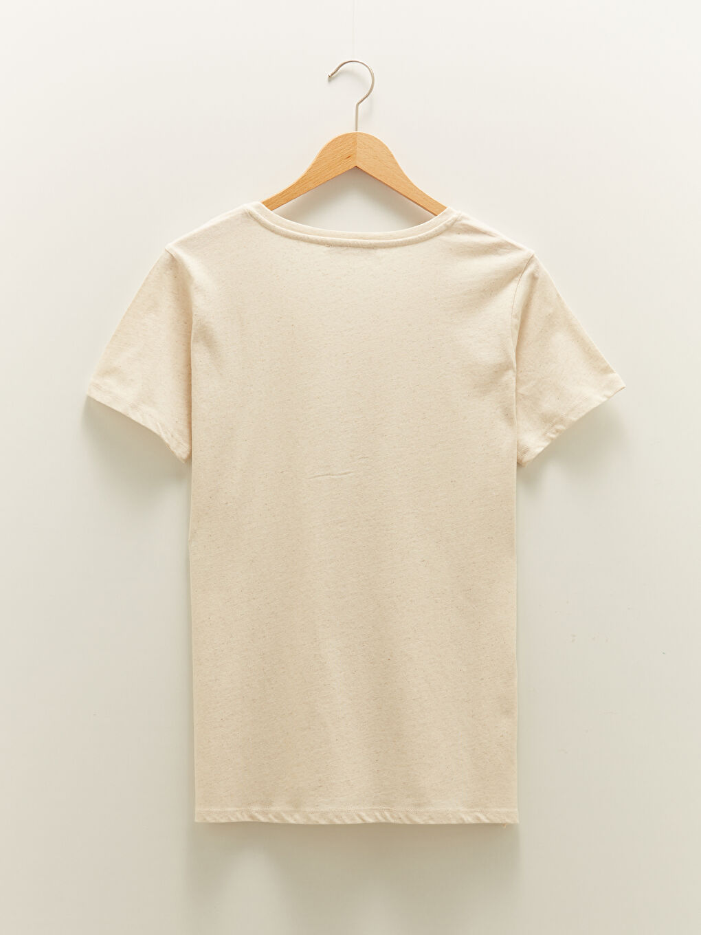 Ekru V Yaka Baskılı Kısa Kollu Kadın Tişört-6