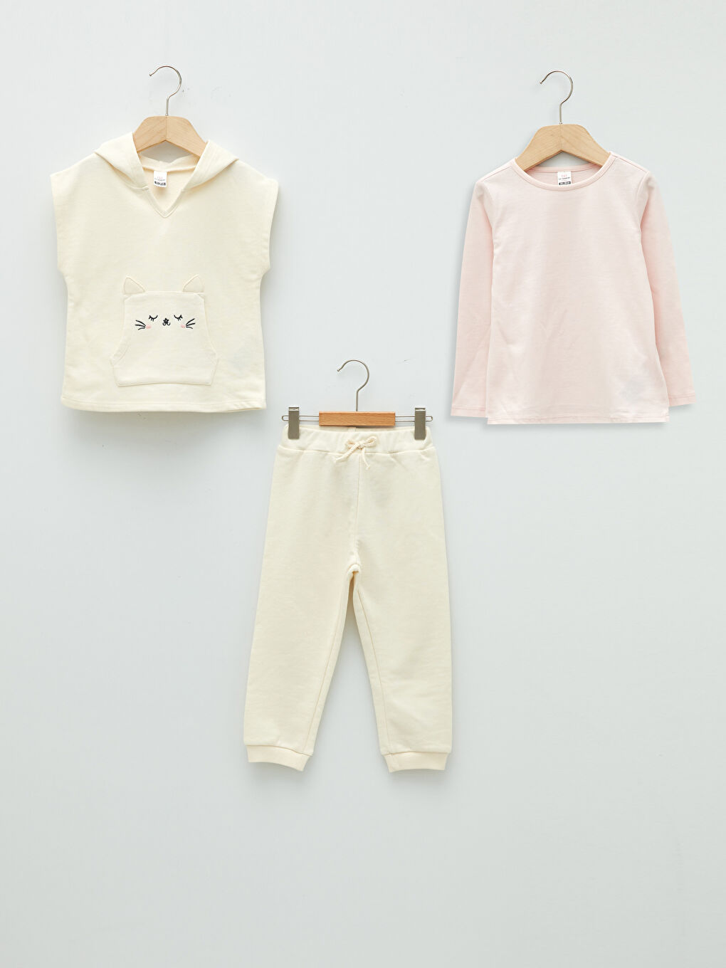 LCW baby Crew Neck Long Sleeve Baby Girl T-Shirt, Sweasthirt and Jogger Pants 3-Pack Set -W1EE72Z1-LXF
