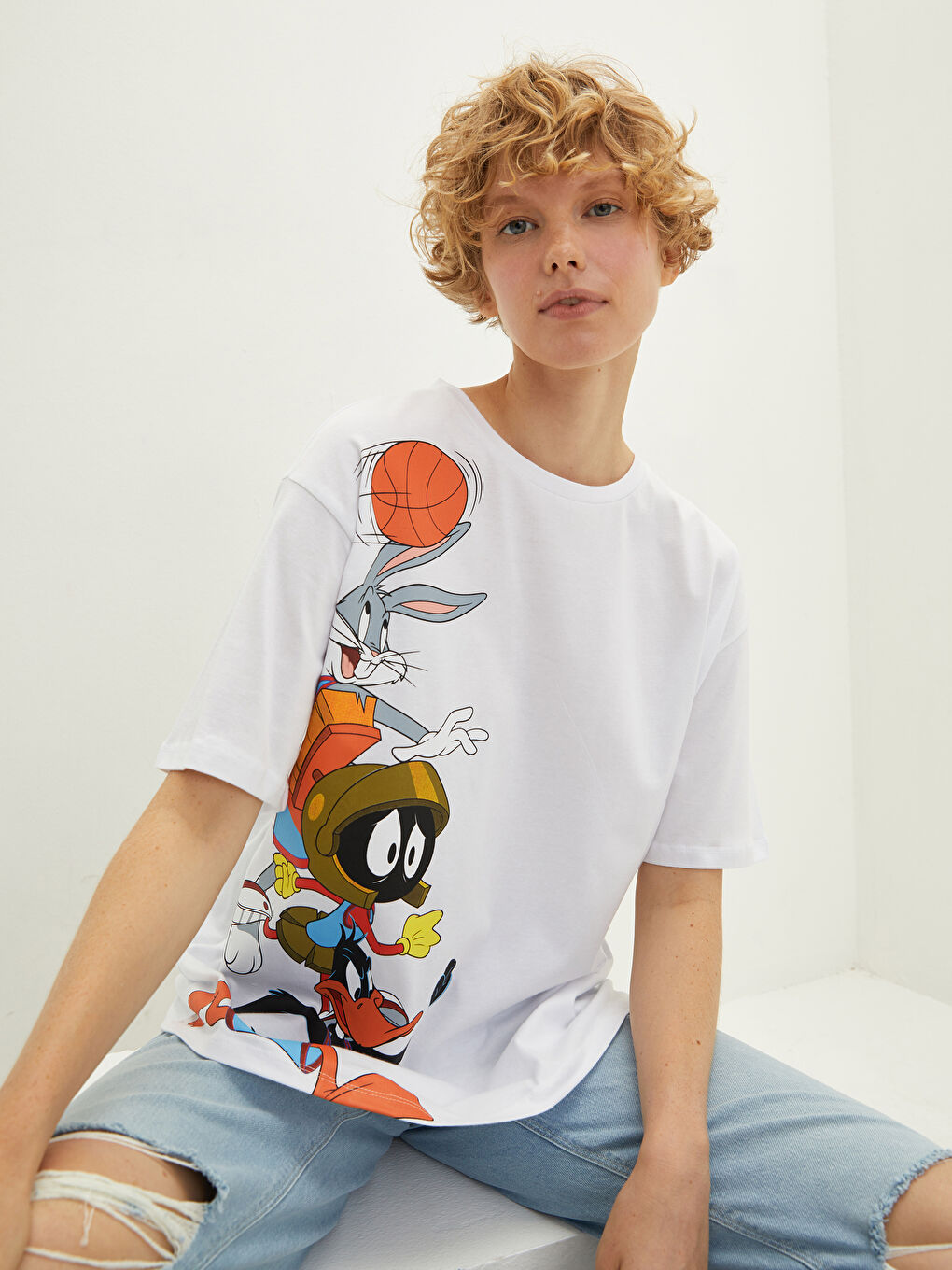 Beyaz Bisiklet Yaka Space Jam Baskılı Kısa Kollu Pamuklu Kadın Tişört