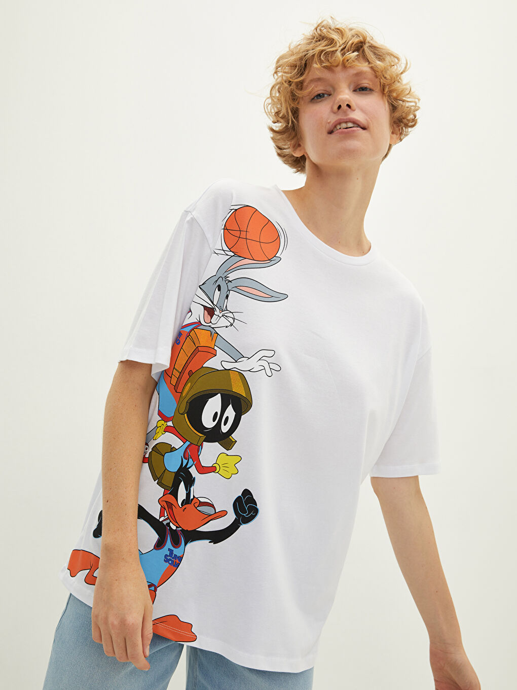 Beyaz Bisiklet Yaka Space Jam Baskılı Kısa Kollu Pamuklu Kadın Tişört-1