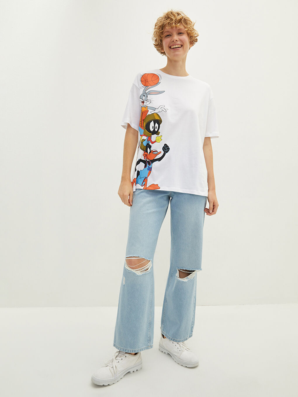 Beyaz Bisiklet Yaka Space Jam Baskılı Kısa Kollu Pamuklu Kadın Tişört-2