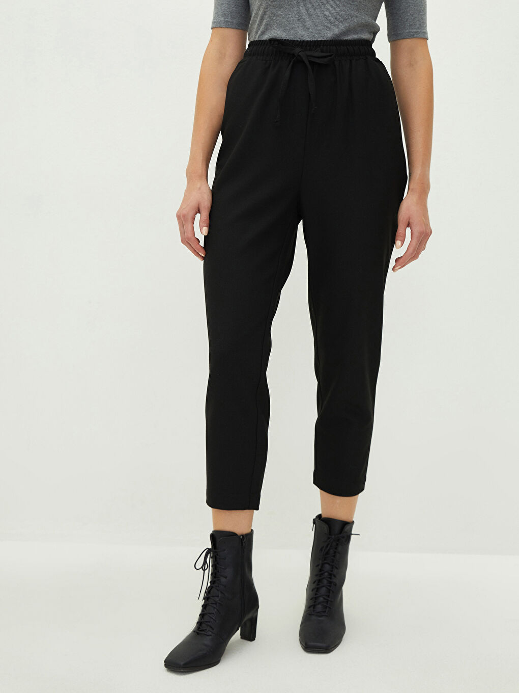 Elastic Waist Regular Pocket Detailed Women's Jogger Trousers-2