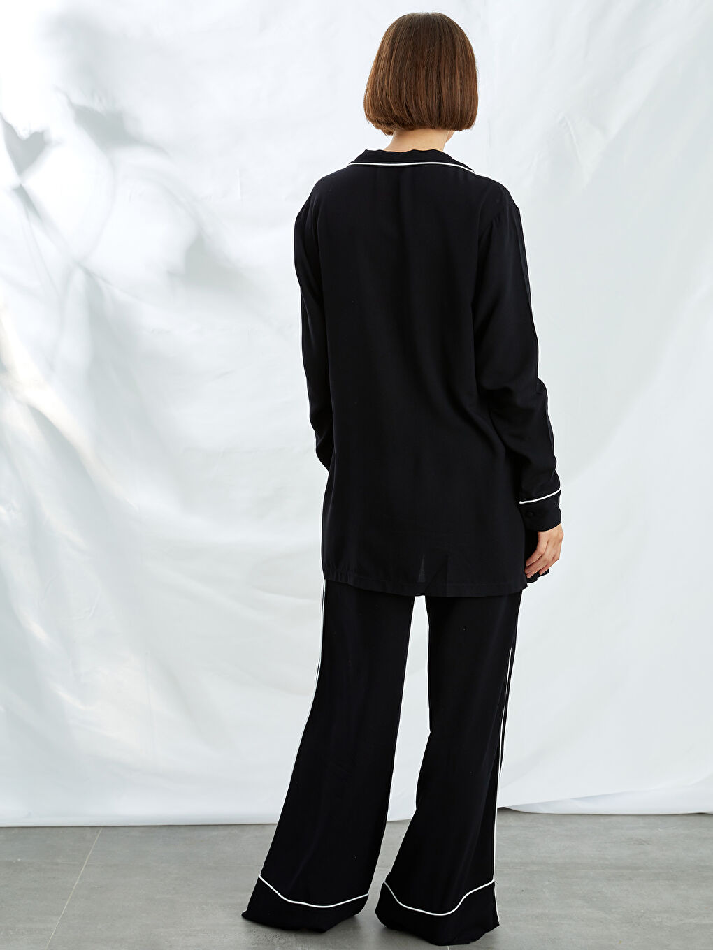 Siyah Gömlek Yaka Düz Uzun Kollu Cep Detaylı Viskon Kadın Pijama Takımı-5