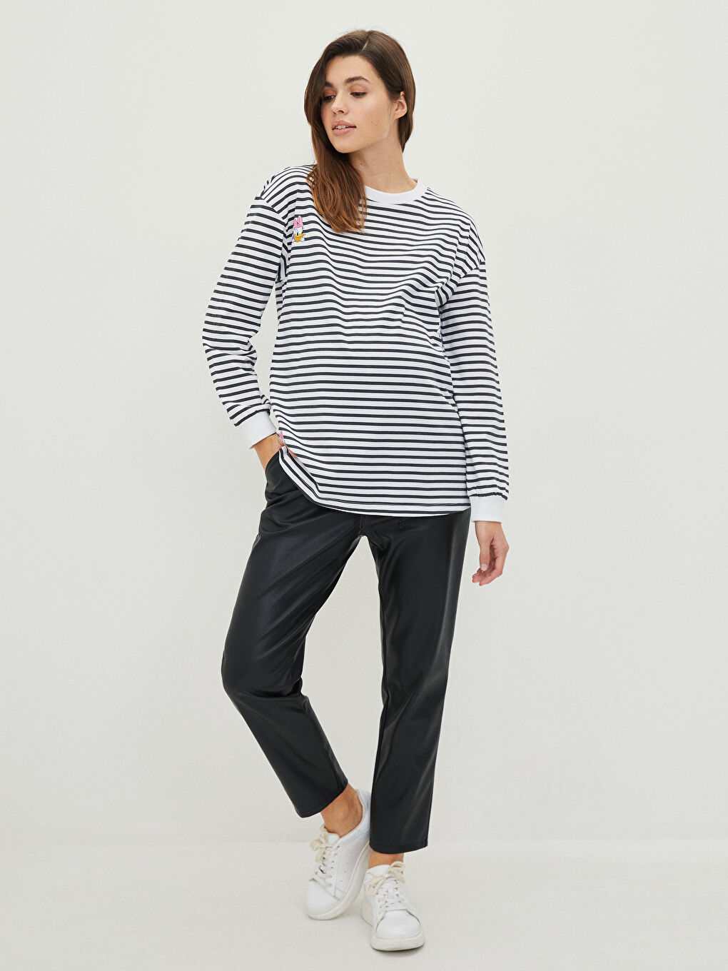 Elastische Leder-Umstandshose mit Taschen-1