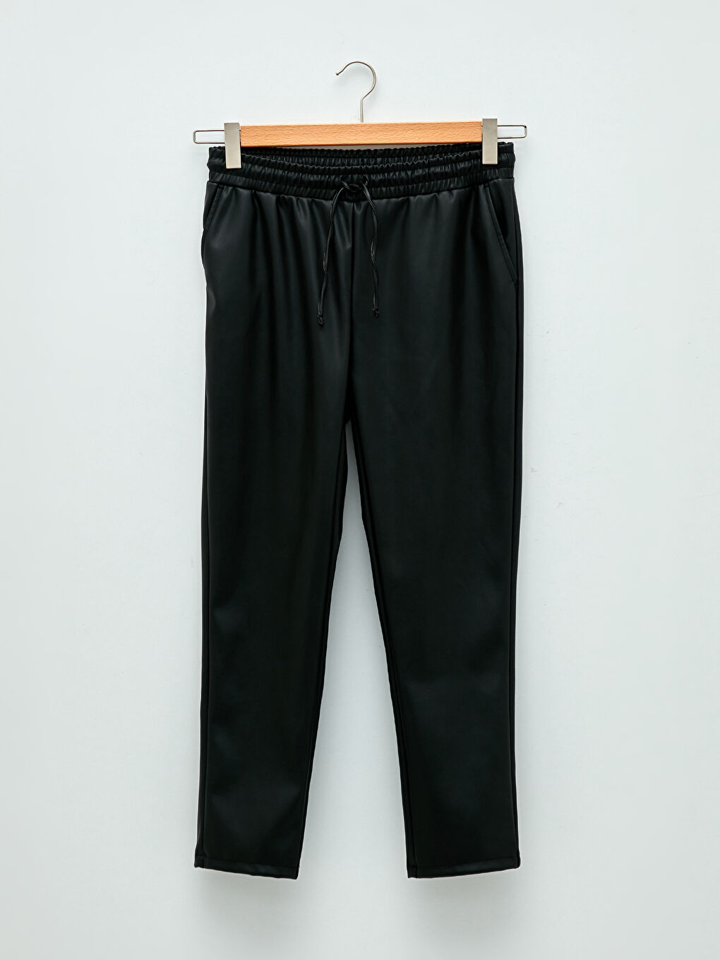 Elastische Leder-Umstandshose mit Taschen-5