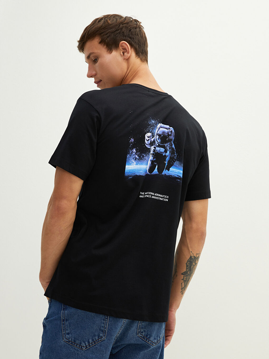 Siyah Bisiklet Yaka Kısa Kollu Nasa Baskılı Penye Erkek Tişört