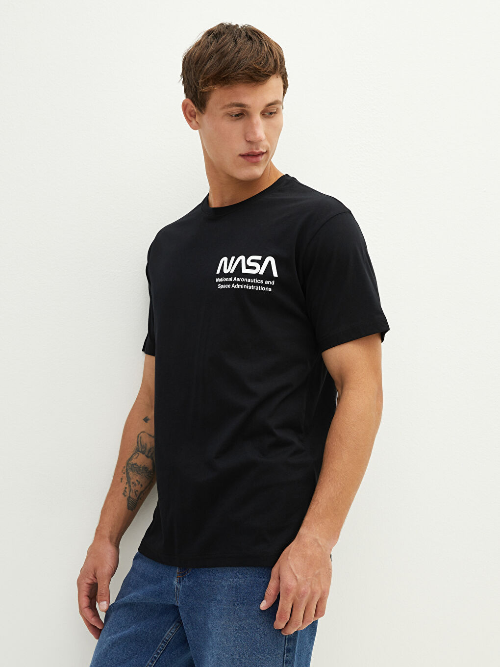 Siyah Bisiklet Yaka Kısa Kollu Nasa Baskılı Penye Erkek Tişört-1