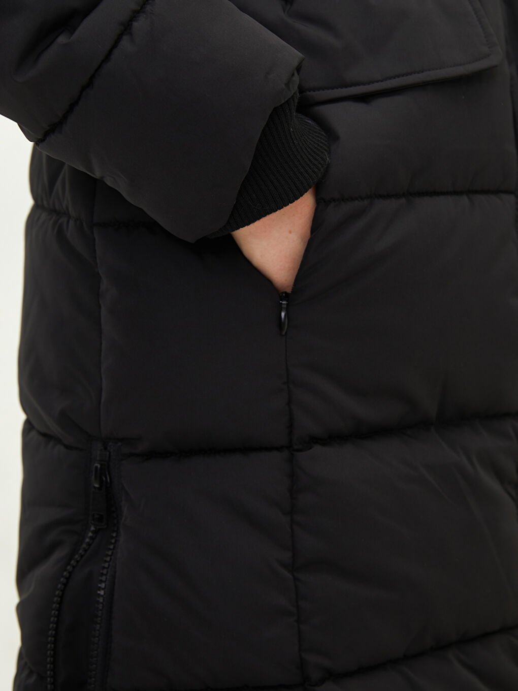 LCWAIKIKI Classic Hooded Plain Pocket Detailed Long Sleeve Thick Women's Down Jacket -W1EK31Z8-CVL