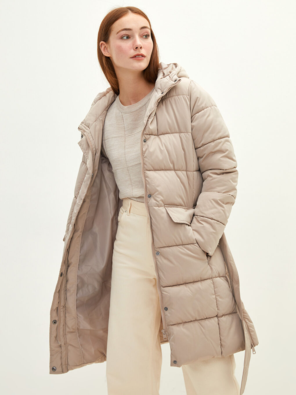 Әйелдерге арналған капюшонды өрнексіз қалталы ұзын жең қалың пуховик пальто-1