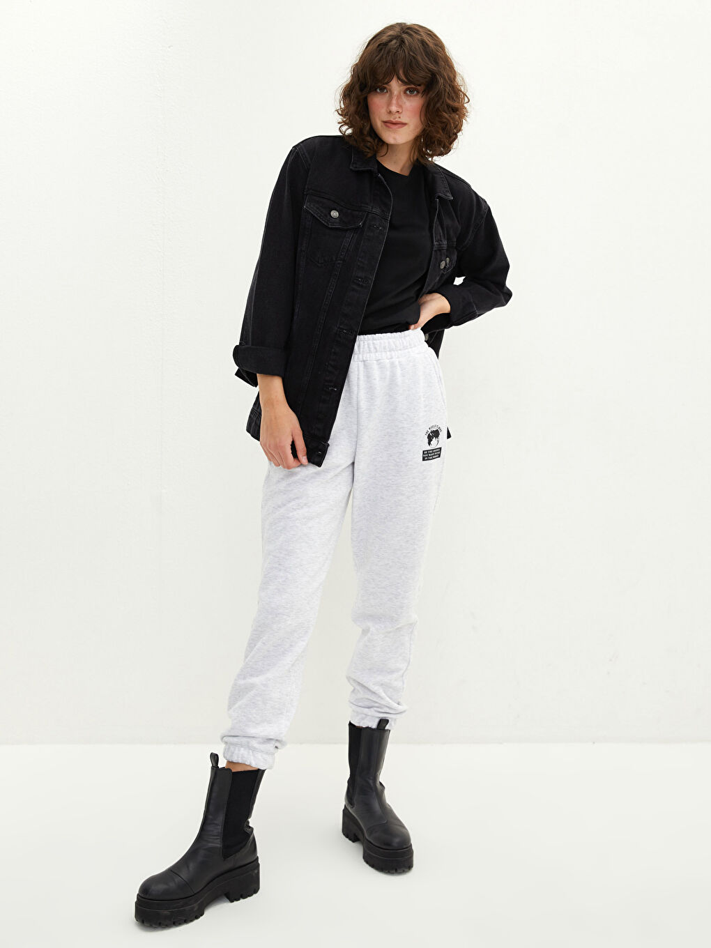LCW Vision Bedruckte Jogginghose mit Taschen für Damen, dick, mit elastischem Bund -W1EK63Z8-847