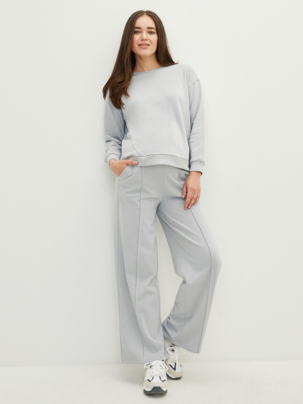 Pantalon de survêtement de maternité uni avec taille élastiquée et poches détaillées-1