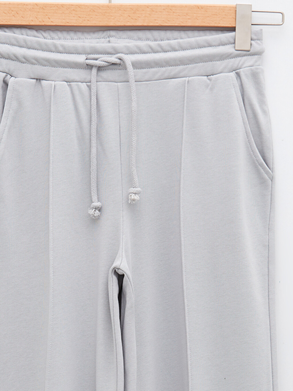 Pantalon de survêtement de maternité uni avec taille élastiquée et poches détaillées-7