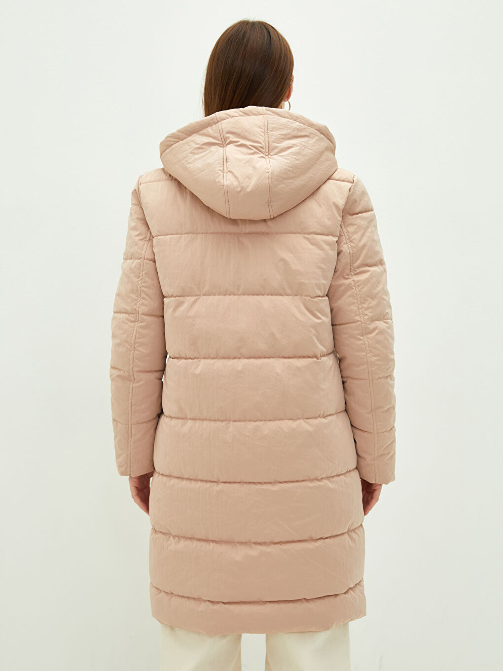 Әйелдерге арналған капюшонды өрнексіз қалтасы бар ұзын жеңді пуховик пальто-5