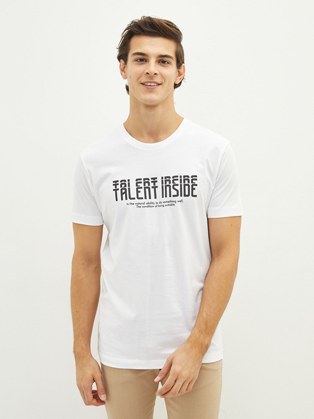 تيشيرت كم قصير مطبوع بياقة دائرية للرجال